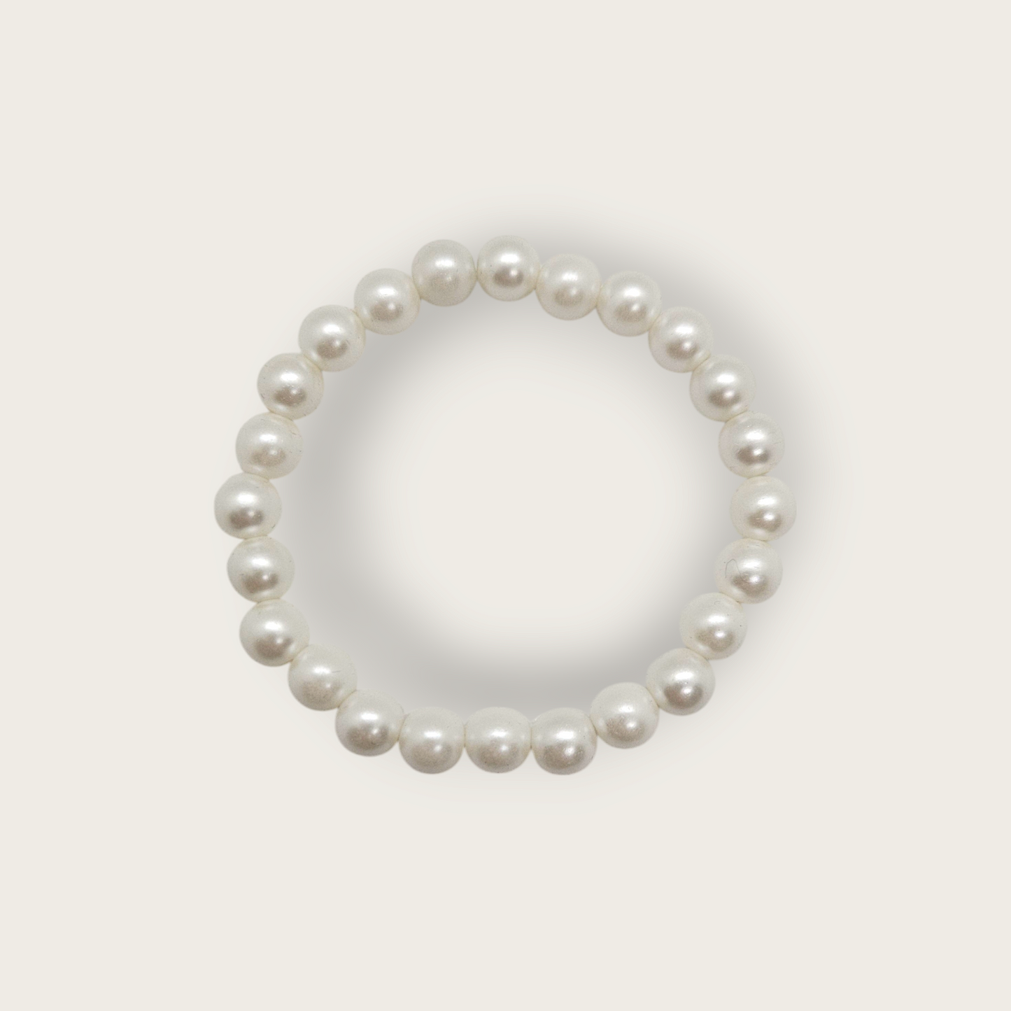 Elastieken armband van namaak parels wit