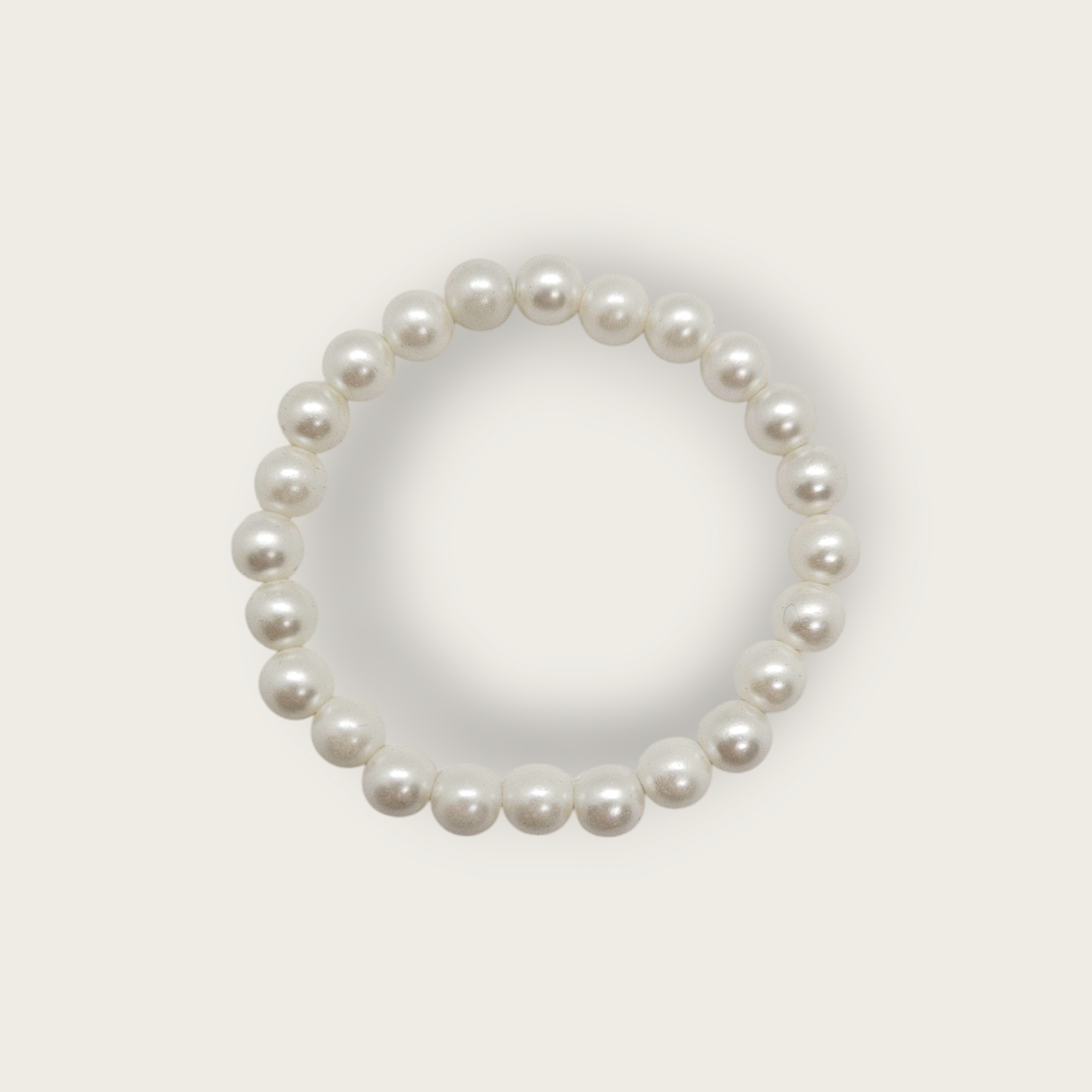 Elastieken armband van namaak parels wit 